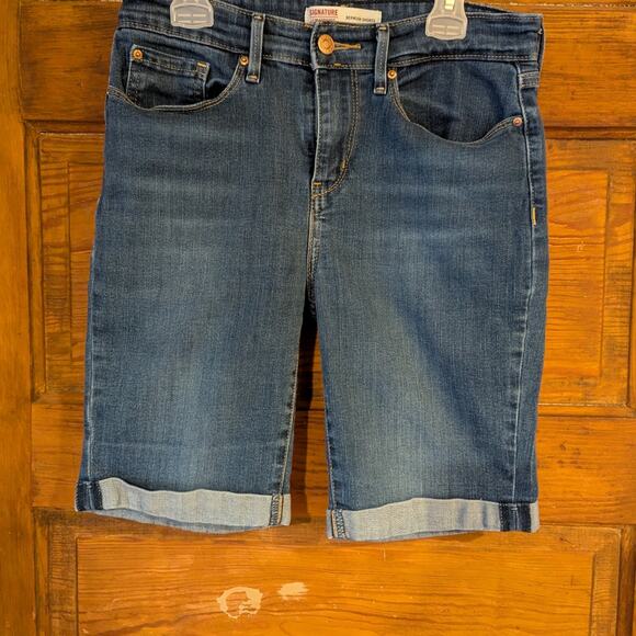 Signature by Levi Strauss Women's Denim Shorts - Picture 1 of 7